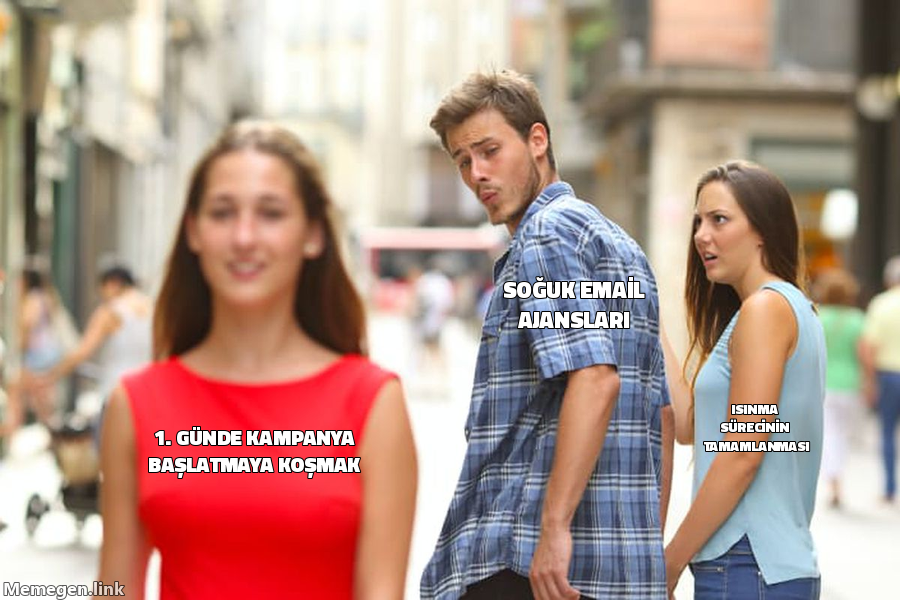 Distracted boyfriend meme: soğuk email ajansları ısınma sürecini görmezden gelip 1. günde kampanya başlatmaya koşuyor